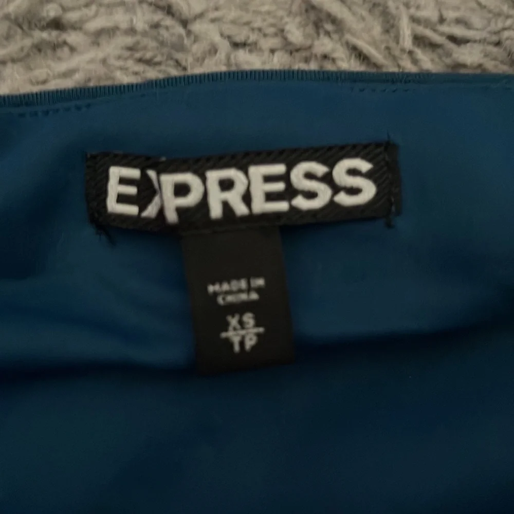 🎉HOST PICK🎉Express Sequins Skirt - Picture 2 of 3